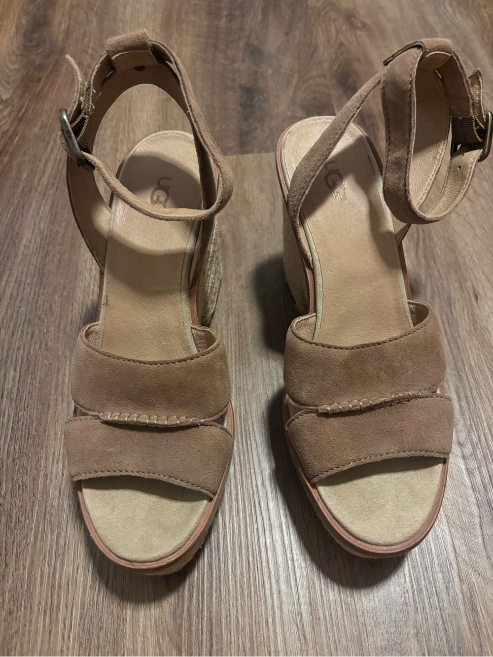 Women’s Ugg Carine block heel sandal size 9